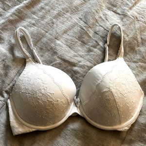 Never worn Victoria’s Secret White Lace Bra